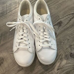 Classic White low top Sneakers